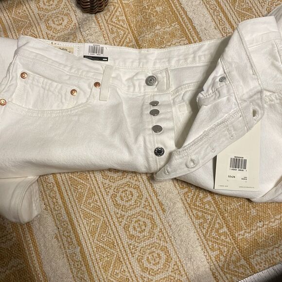 501 Levi’s White Distressed Pants - Picture 3 of 7